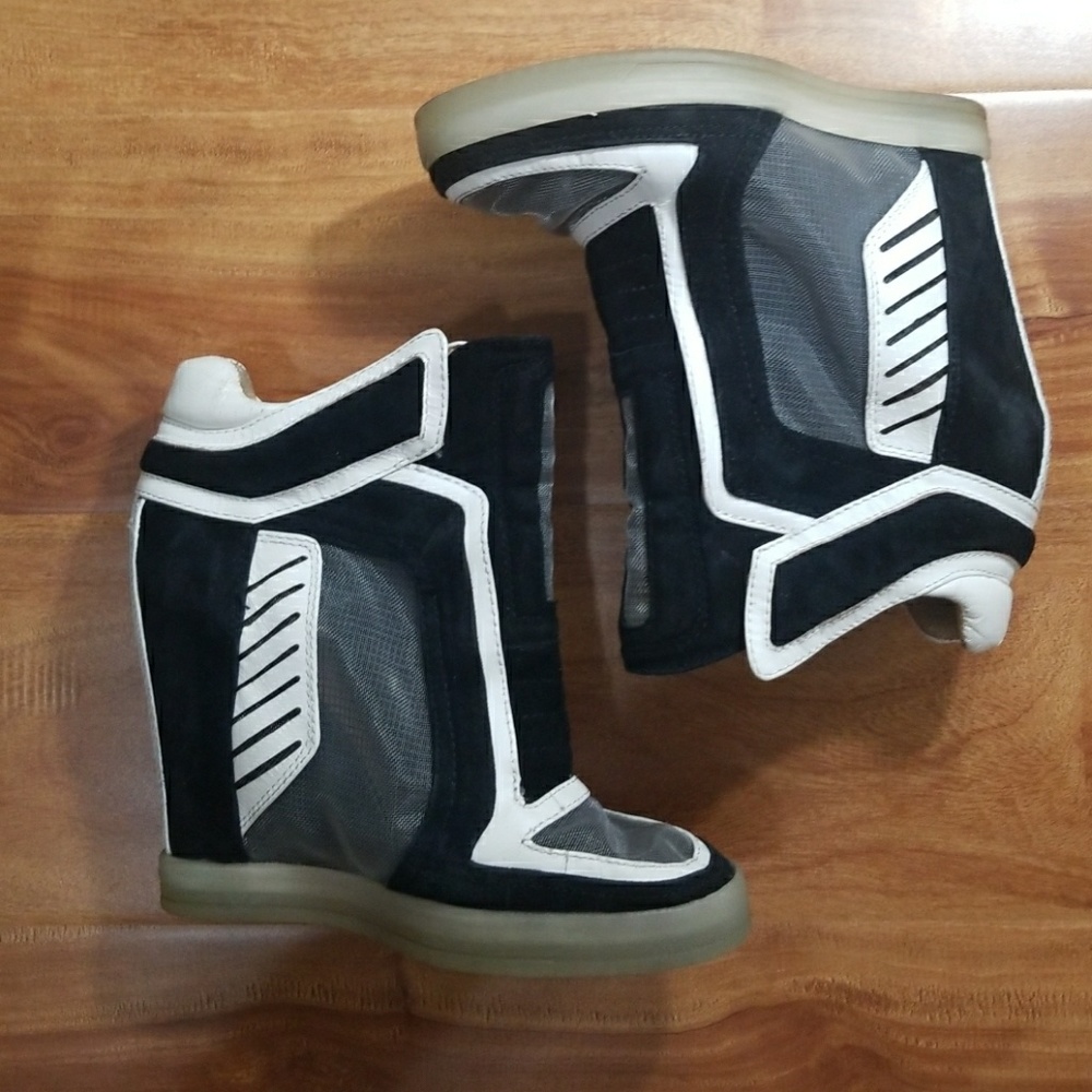 L.A.M.B Freeda mesh sneaker heel